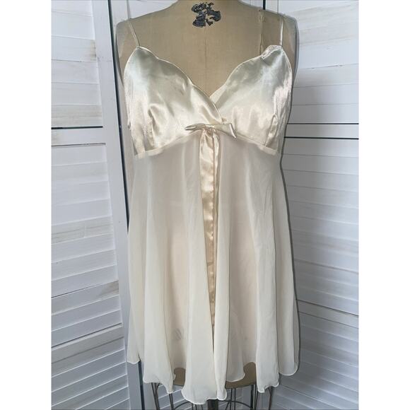 Victoria's Secret 90s Size Large Cream Sheer Chiffon Babydoll Nightie Bow - Picture 1 of 7
